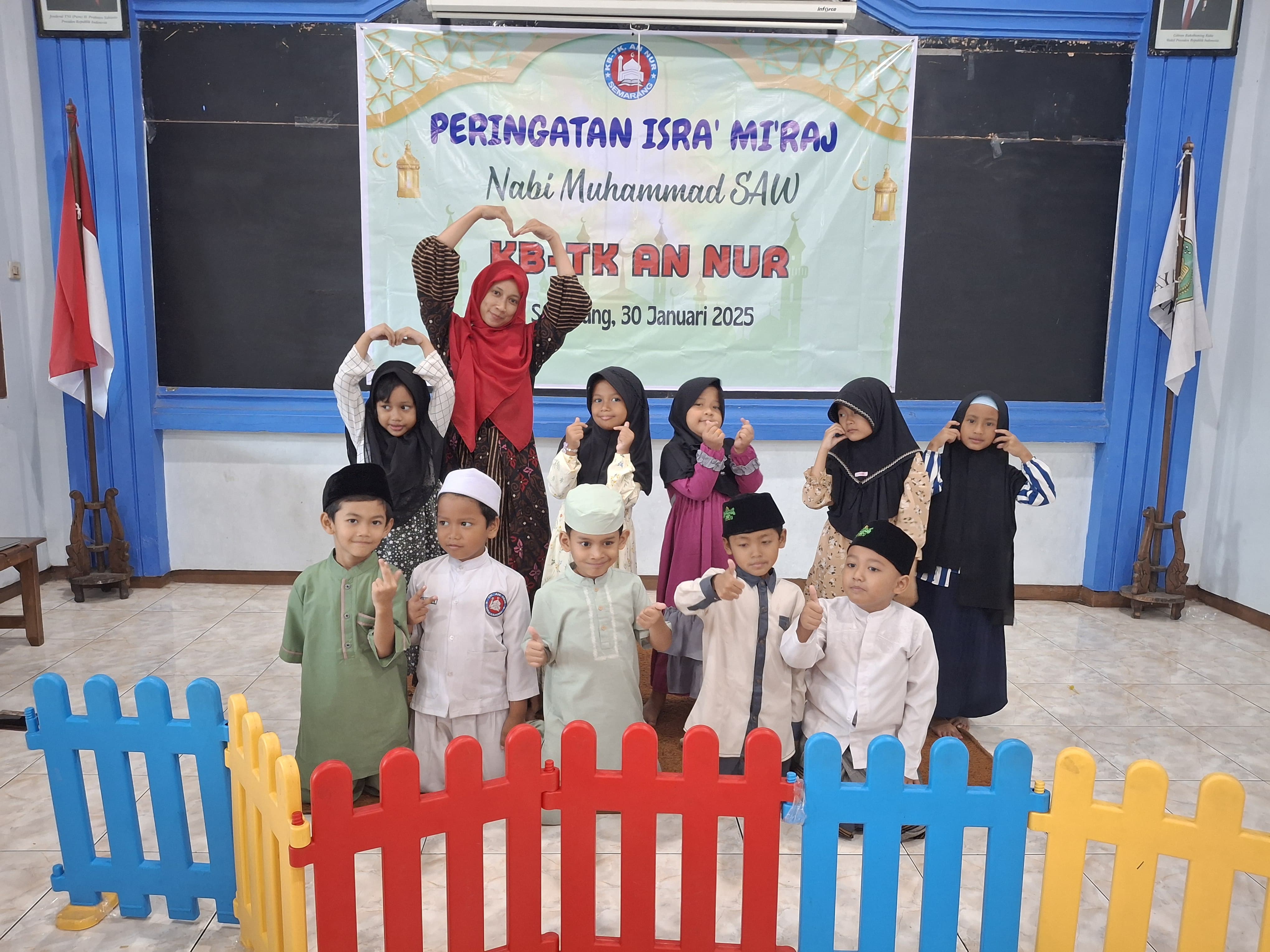 Foto Bersama Kelas AR-RAZAQ B